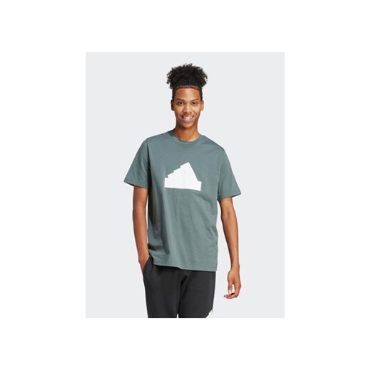 adidas T-Shirt Future Icons Badge of Sport IZ1623 Zielony Regular Fit ze sklepu MODIVO w kategorii T-shirty męskie - zdjęcie 171449180
