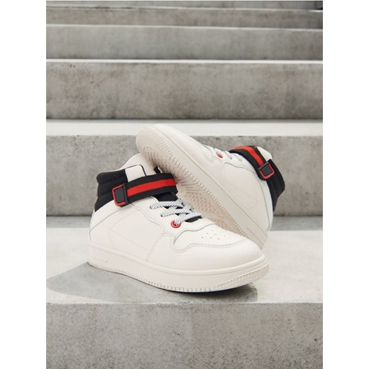 Sinsay - Sneakersy za kostkę - beżowy ze sklepu Sinsay w kategorii Buty sportowe dziecięce - zdjęcie 171491253