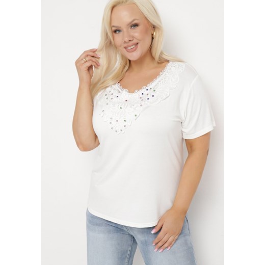 Biały T-shirt Koszulka z Krótkim Rękawem z Dekoltem Ozdobionym Koronką i Cyrkoniami Lovita ze sklepu Born2be Odzież w kategorii Bluzki damskie - zdjęcie 171491963