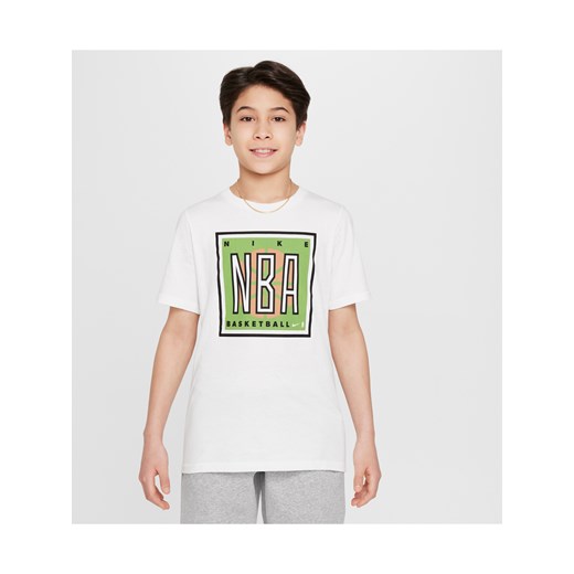 T-shirt dla dużych dzieci (chłopców) Nike Max90 NBA Team 31 Courtside - Biel ze sklepu Nike poland w kategorii T-shirty chłopięce - zdjęcie 171502381
