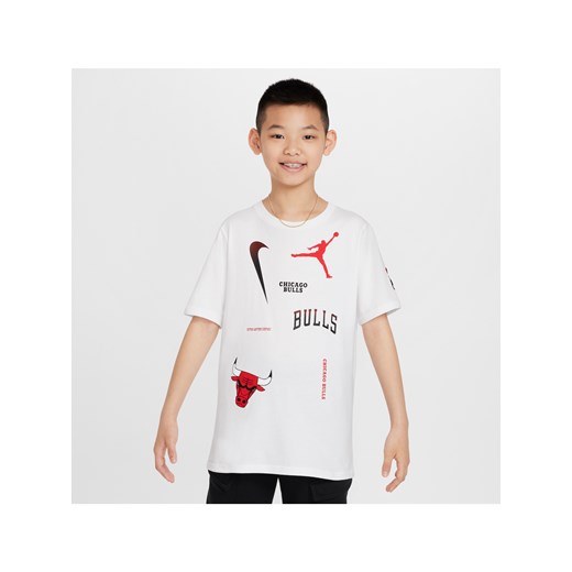 T-shirt dla dużych dzieci Jordan NBA Max90 Chicago Bulls Courtside Statement Edition - Biel ze sklepu Nike poland w kategorii T-shirty chłopięce - zdjęcie 171502400