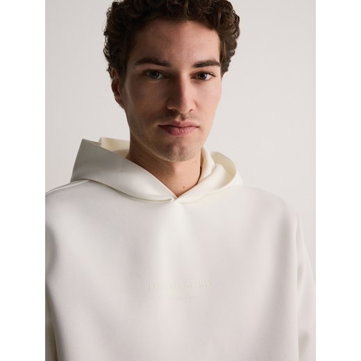 Reserved - Bluza z minimalistycznym nadrukiem - złamana biel ze sklepu Reserved w kategorii Bluzy męskie - zdjęcie 171516111