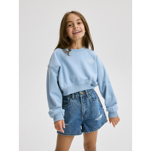 Reserved - Krótka bluza z haftem - jasnoniebieski ze sklepu Reserved w kategorii Bluzy dziewczęce - zdjęcie 171518223
