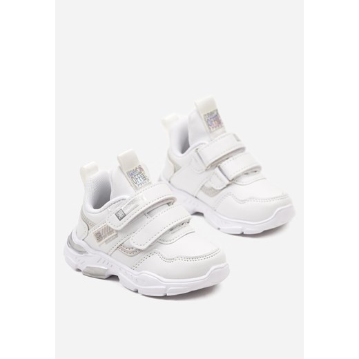 Biało-Srebrne Płaskie Buty Sportowe na Rzep Wykończone Metalicznymi Wstawkami Tiabella ze sklepu born2be.pl w kategorii Buty sportowe dziecięce - zdjęcie 171519590