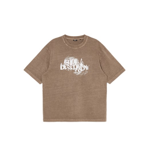 Cropp - Brązowa koszulka z nadrukiem typu comfort - zielony ze sklepu Cropp w kategorii T-shirty męskie - zdjęcie 171524694