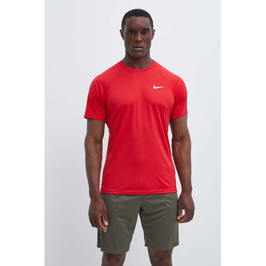 Nike t-shirt treningowy kolor czerwony gładki ze sklepu ANSWEAR.com w kategorii T-shirty męskie - zdjęcie 171558162