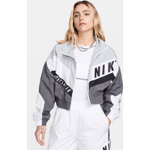 Damska kurtka z tkaniny Nike Sportswear - Szary ze sklepu Nike poland w kategorii Kurtki damskie - zdjęcie 171559683