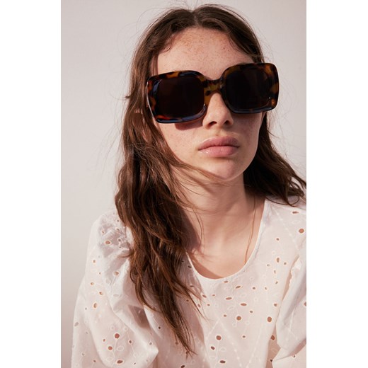 H & M - Kwadratowe okulary przeciwsłoneczne - Brązowy ze sklepu H&M w kategorii Okulary przeciwsłoneczne damskie - zdjęcie 171560624