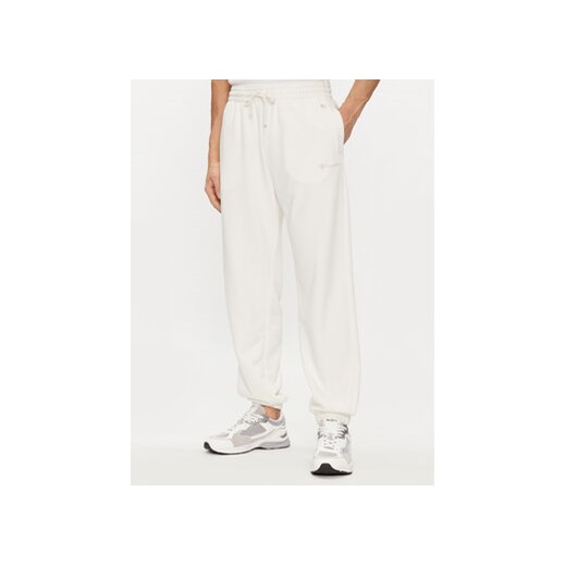 Champion Spodnie dresowe E20001 Biały Regular Fit ze sklepu MODIVO w kategorii Spodnie męskie - zdjęcie 171569904