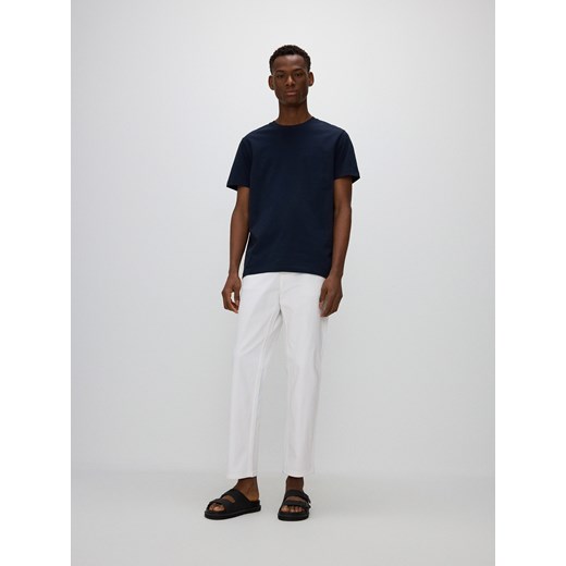 Reserved - Spodnie chino slim fit - biały ze sklepu Reserved w kategorii Spodnie męskie - zdjęcie 171580662