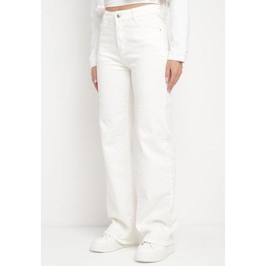 Białe Bawełniane Jeansy Szerokie z Tkaniny Plumeti z Kieszeniami Qrisa ze sklepu Born2be Odzież w kategorii Spodnie damskie - zdjęcie 171582430