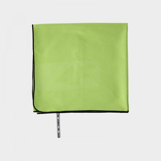 Ręcznik sportowy szybkoschnący 4F 4FWSS24ATOWU037 - zielony 65cm x 90cm Sportstylestory.com