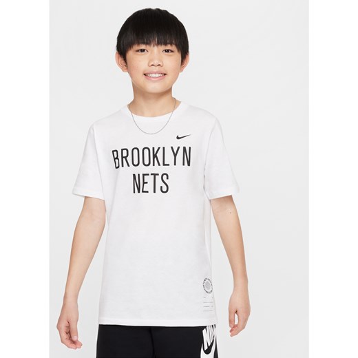 T-shirt dla dużych dzieci (chłopców) Nike NBA Brooklyn Nets Essential - Biel ze sklepu Nike poland w kategorii T-shirty chłopięce - zdjęcie 171590542