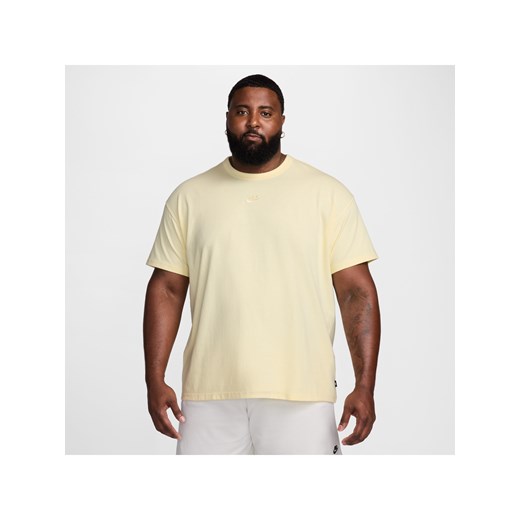 T-shirt męski Nike Sportswear Premium Essentials - Brązowy ze sklepu Nike poland w kategorii T-shirty męskie - zdjęcie 171703331