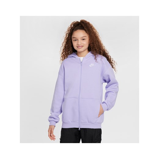 Bluza z kapturem i zamkiem na całej długości o kroju oversize dla dużych dzieci (dziewcząt) Nike Sportswear Club Fleece - Fiolet ze sklepu Nike poland w kategorii Bluzy dziewczęce - zdjęcie 171703372