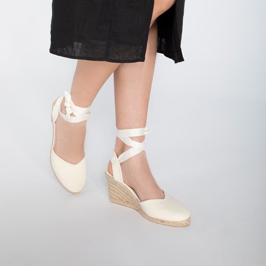 Damskie espadryle z wycięciem wiązane ze sklepu WITTCHEN w kategorii Espadryle damskie - zdjęcie 171711194