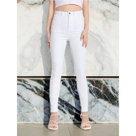 Sinsay - Jeansy skinny high waist - biały ze sklepu Sinsay w kategorii Jeansy damskie - zdjęcie 171958261