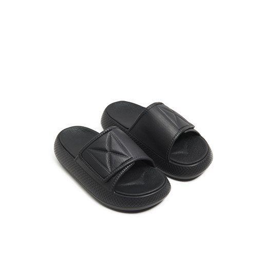 Cropp - Czarne klapki z rzepem - czarny ze sklepu Cropp w kategorii Klapki damskie - zdjęcie 171960284
