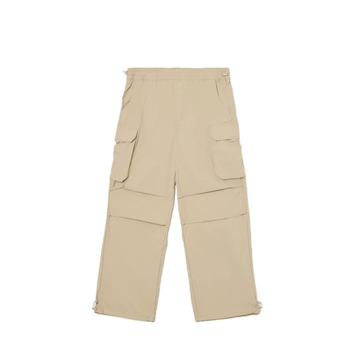 Cropp - Beżowe spodnie typu parachute - beżowy ze sklepu Cropp w kategorii Spodnie męskie - zdjęcie 171960394