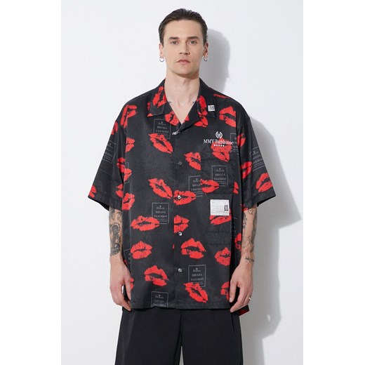Maison MIHARA YASUHIRO koszula Kiss Printed męska kolor czarny relaxed A12SH080 ze sklepu PRM w kategorii Koszule męskie - zdjęcie 171962351