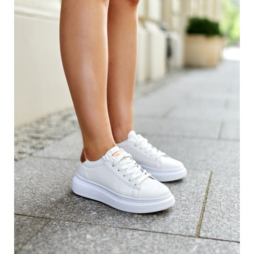 Białe sneakersy na grubej podeszwie Ivalu ze sklepu gemre w kategorii Trampki damskie - zdjęcie 171977364
