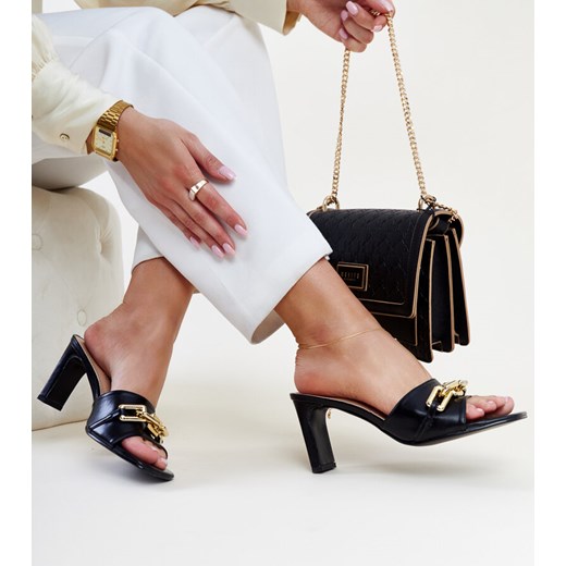 Czarne klapki na słupku z łańcuchem Borislava Gemre 41 gemre