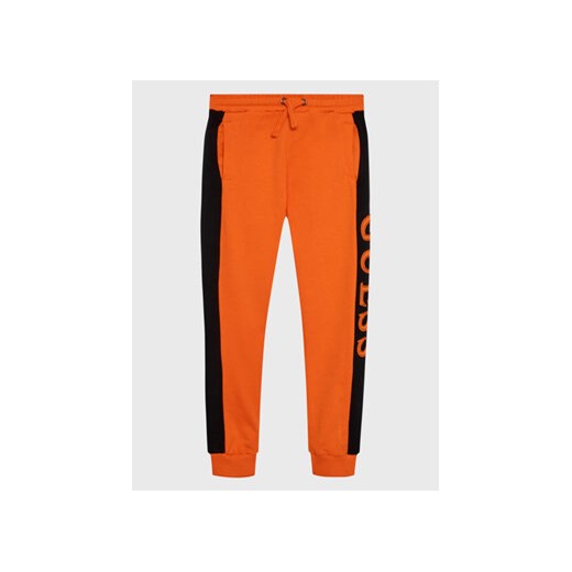 Guess Spodnie dresowe L3RQ24 KA6R3 Pomarańczowy Regular Fit ze sklepu MODIVO w kategorii Spodnie chłopięce - zdjęcie 171990972