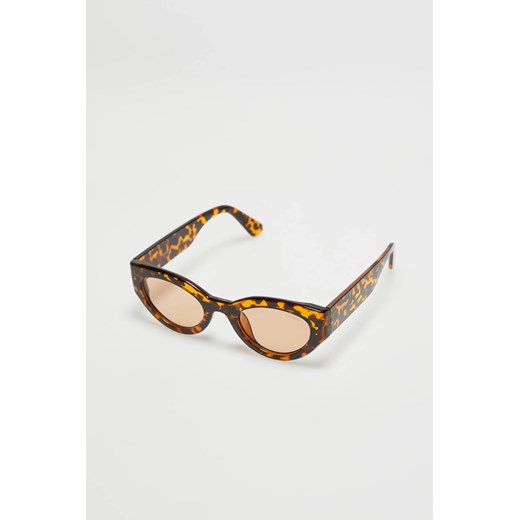 Okulary z grubymi oprawkami brązowe ze sklepu Moodo.pl w kategorii Okulary przeciwsłoneczne damskie - zdjęcie 171999030