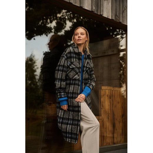 Długi płaszcz w kratę ze sklepu Moodo.pl w kategorii Płaszcze damskie - zdjęcie 172001071