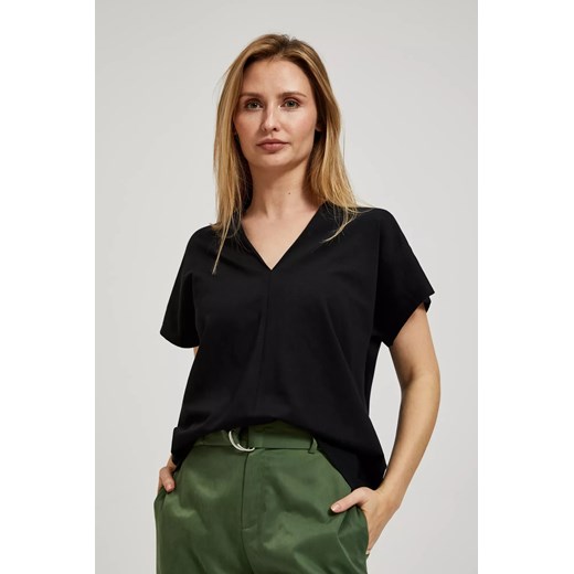 Bawełniana bluzka z dekoltem czarna ze sklepu Moodo.pl w kategorii Bluzki damskie - zdjęcie 172001121