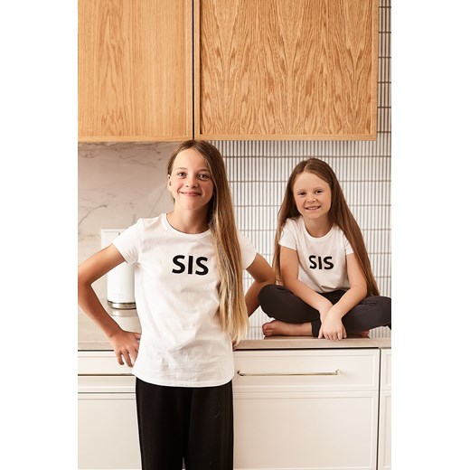 T-shirt dziewczęcy biały z napisem - SIS Family Concept By 5.10.15. 134 5.10.15