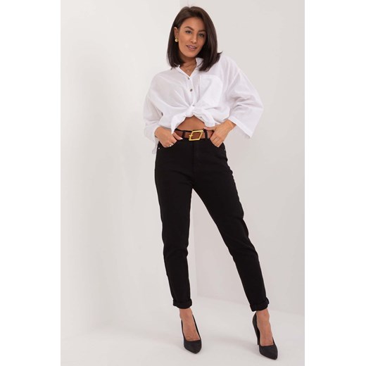 Czarne spodnie jeansowe typu mom fit z paskiem ze sklepu 5.10.15 w kategorii Jeansy damskie - zdjęcie 172002790