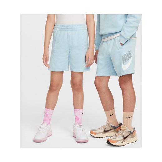 Spodenki z dzianiny dresowej dla dużych dzieci Nike Sportswear Club Fleece - Niebieski ze sklepu Nike poland w kategorii Spodenki chłopięce - zdjęcie 172023824