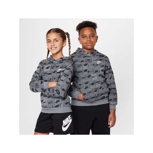 Bluza z kapturem dla dużych dzieci Nike Sportswear Club Fleece - Szary ze sklepu Nike poland w kategorii Bluzy chłopięce - zdjęcie 172027701