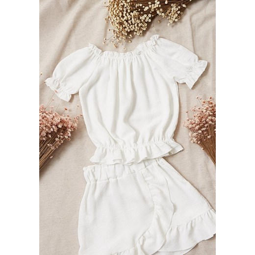 Biała Koszulka Deinehe ze sklepu Born2be Odzież w kategorii Bluzki dziewczęce - zdjęcie 172030793