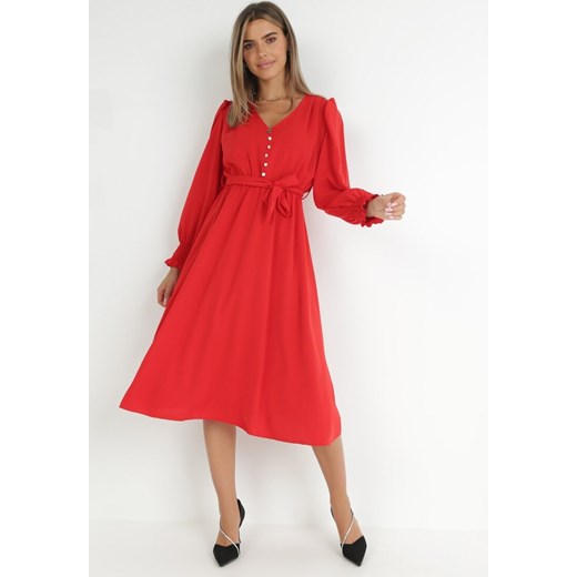 Czerwona Sukienka z Bufiastym Rękawem i Guzikami przy Dekolcie Mozelle ze sklepu Born2be Odzież w kategorii Sukienki - zdjęcie 172031200