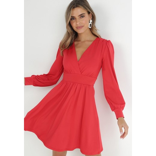 Czerwona Sukienka Kopertowa Taliowana Maecenus ze sklepu Born2be Odzież w kategorii Sukienki - zdjęcie 172031244