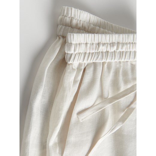 Szorty Reserved casual z tkaniny 