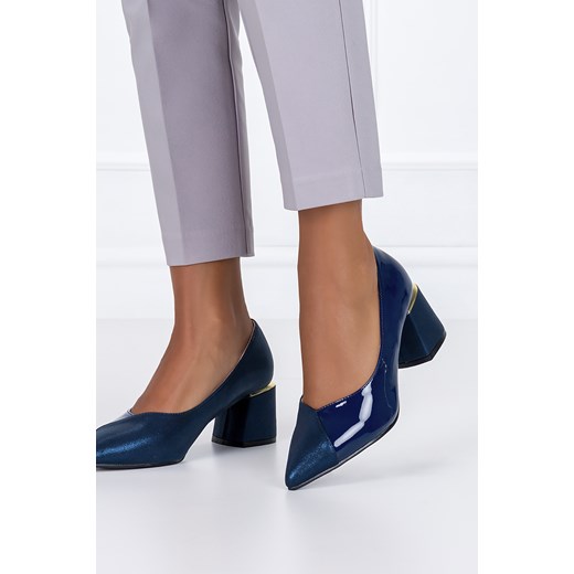 Granatowe czółenka damskie na ozdobnym obcasie ze skórzaną wkładką Casu Casu 35 Casu.pl