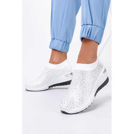 Białe sneakersy na koturnie z cyrkoniami buty sportowe slip on Casu SJ2139-2 ze sklepu Casu.pl w kategorii Klapki damskie - zdjęcie 172036490