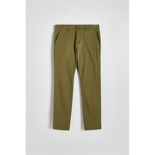 Reserved - Spodnie chino slim fit - oliwkowy ze sklepu Reserved w kategorii Spodnie męskie - zdjęcie 172054721
