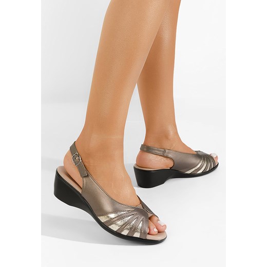 Brązowy sandały na niskim słupku Marelia ze sklepu Zapatos w kategorii Sandały damskie - zdjęcie 172054931