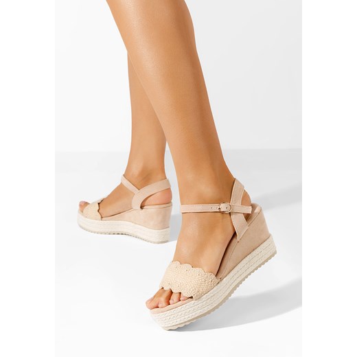 Beżowe sandały na koturnie Miliana ze sklepu Zapatos w kategorii Sandały damskie - zdjęcie 172063052