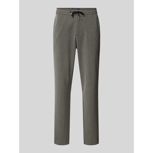 Spodnie materiałowe o kroju tapered fit z delikatnie fakturowanym wzorem ze sklepu Peek&Cloppenburg  w kategorii Spodnie męskie - zdjęcie 172064864