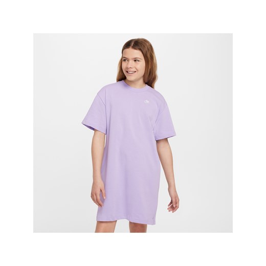 Sukienka typu T-shirt dla dużych dzieci (dziewcząt) Nike Sportswear - Fiolet ze sklepu Nike poland w kategorii Sukienki dziewczęce - zdjęcie 172069660