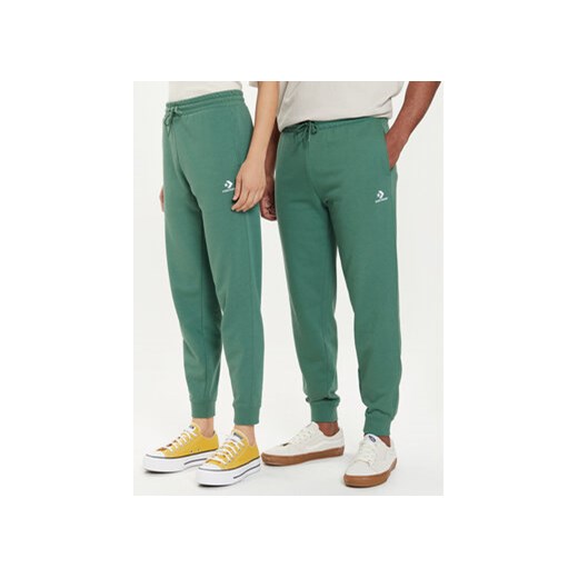 Converse Spodnie dresowe U Chev Emb Fleece Pant Ft 10023873-A25 Zielony Regular Fit ze sklepu MODIVO w kategorii Spodnie męskie - zdjęcie 172071493