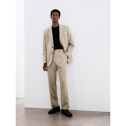 Reserved - Spodnie straight z kantem - beżowy ze sklepu Reserved w kategorii Spodnie męskie - zdjęcie 172082004