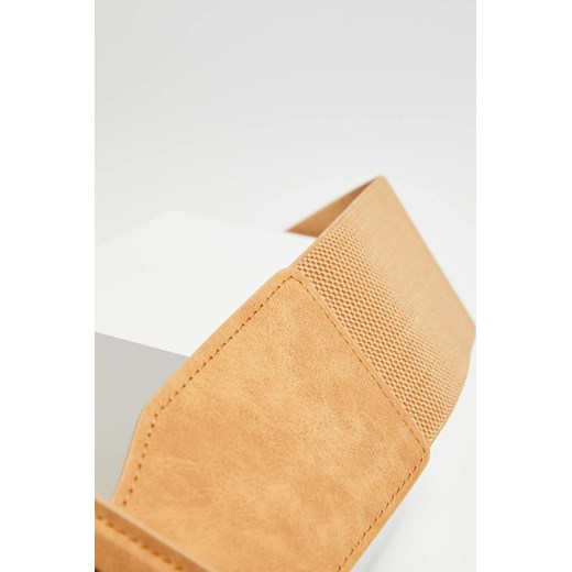 Szeroki pasek z klamrą beżowy M Moodo.pl