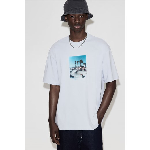 H & M - T-shirt z nadrukiem Loose Fit - Niebieski ze sklepu H&M w kategorii T-shirty męskie - zdjęcie 172107953