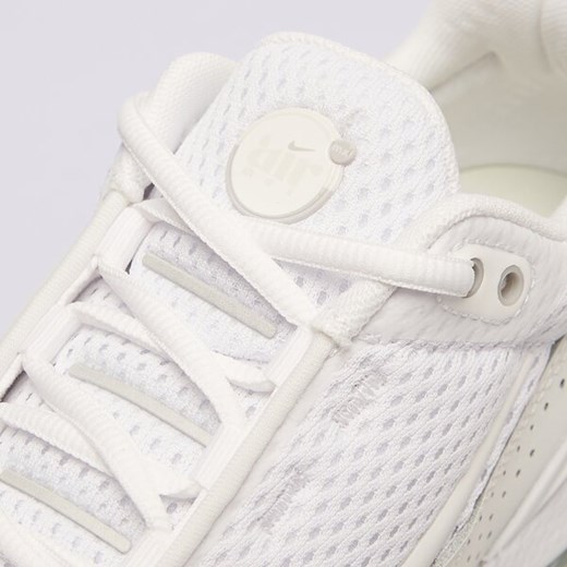 Buty sportowe damskie białe Nike na płaskiej podeszwie